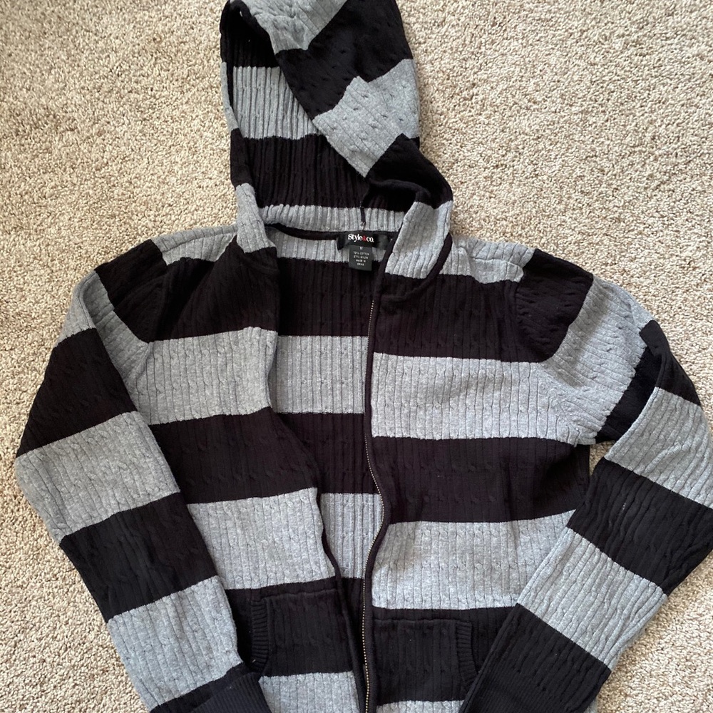 Hooded lightweight Sweater